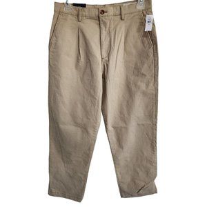 Preowned with Tags Gap Mens Pleated Khaki Pants Size 32 Regular